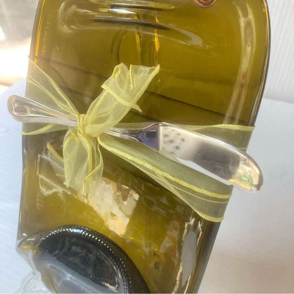 APPETIZER TRAY Wine Bottle Serving Tray Plate and Spreader Knife 13 x 6 inches